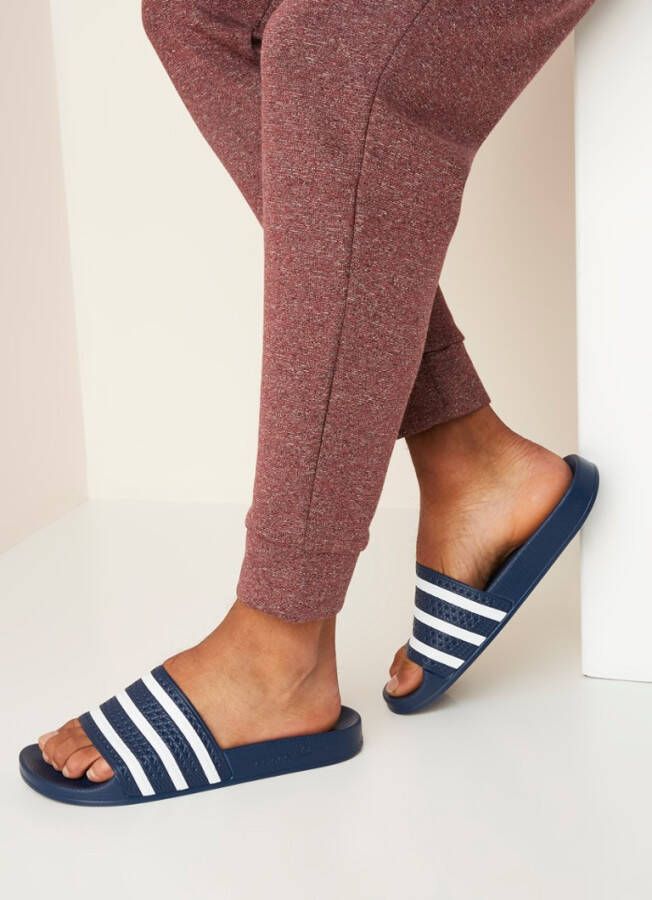 Adidas Originals Adilette Slippers in donkerblauw en wit Marineblauw online kopen