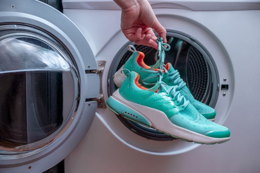 Je schoenen in de wasmachine doen, wanneer kan dit wel en niet?